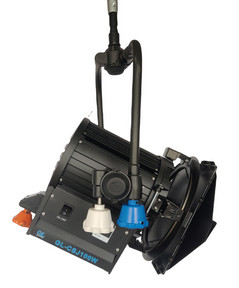 GENERALINK 100W LED Fresnel Video Light High CRI Luz de Fresnel de tungsteno con yugo operado por poste proveedor